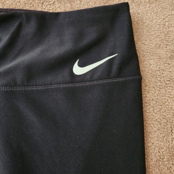 Medium, Black, Nike leggings. - Picture 3 of 4